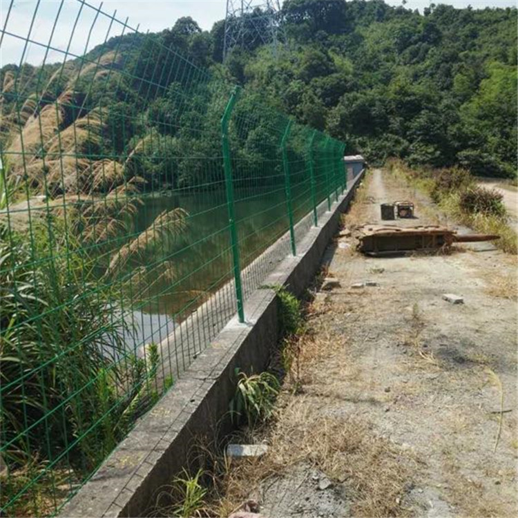 水源保護區(qū)隔離網案例展示圖片4 水源保護區(qū)隔離網案例展示圖片4