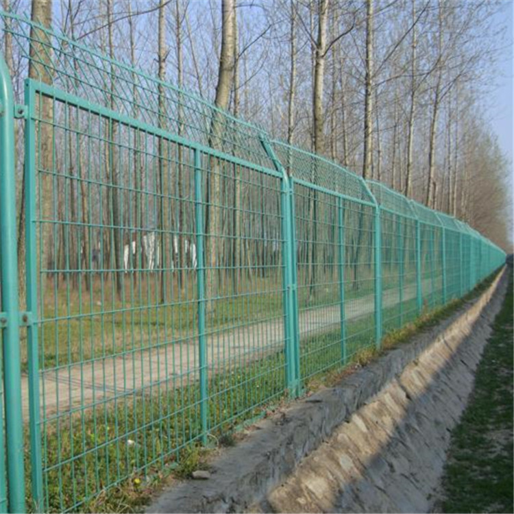 公路護欄網案例展示圖片3 公路護欄網案例展示圖片3