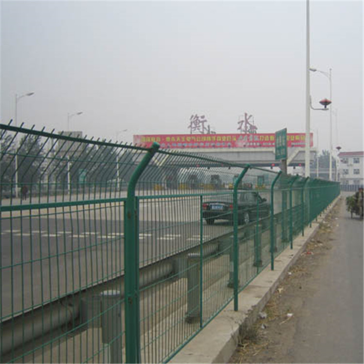 公路護(hù)欄網(wǎng)案例展示圖片4 公路護(hù)欄網(wǎng)案例展示圖片4