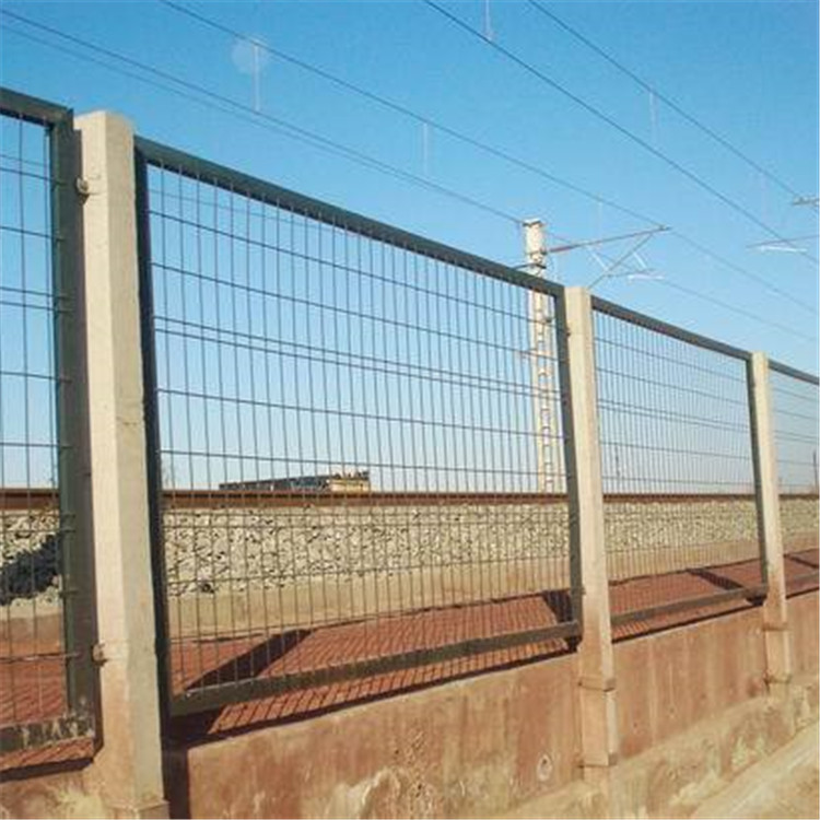 鐵路防護柵欄案例展示圖片2 鐵路防護柵欄案例展示圖片2