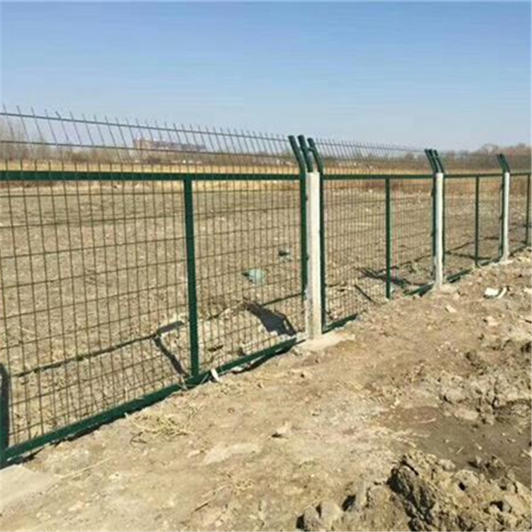 鐵路防護(hù)柵欄案例展示圖片4 鐵路防護(hù)柵欄案例展示圖片4